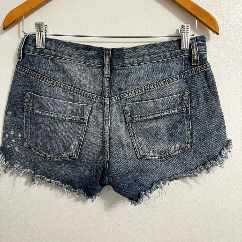 Free People Tulum Embroidered Denim Shorts
Boho Aztec Denim Shorts size 26 - Picture 3 of 9